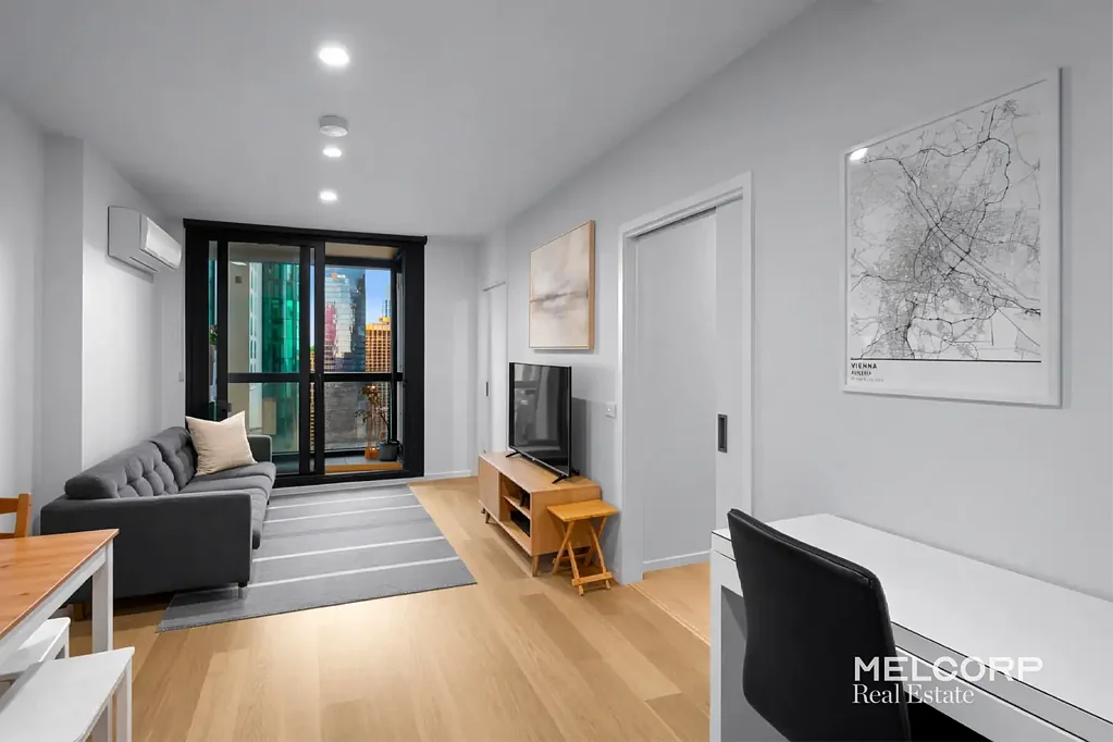 STYLISH CBD APARTMENT WITH BALCONY IN PRIME MELBOURNE LOCATION - FURNISHED