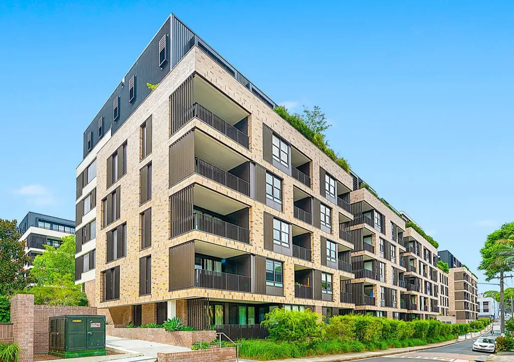 STYLISH 1-BEDROOM APARTMENT W. STUDY IN A GREAT LOCATION!