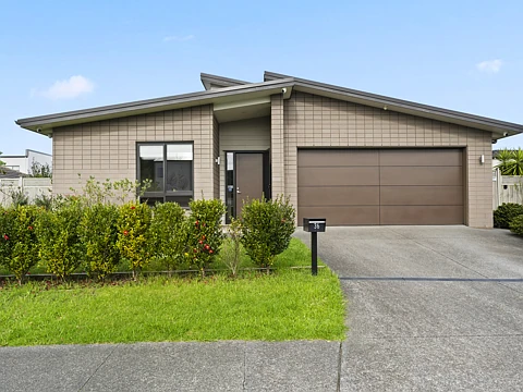 Takanini 4房  Spacious Home Exceptional Features Prime Location