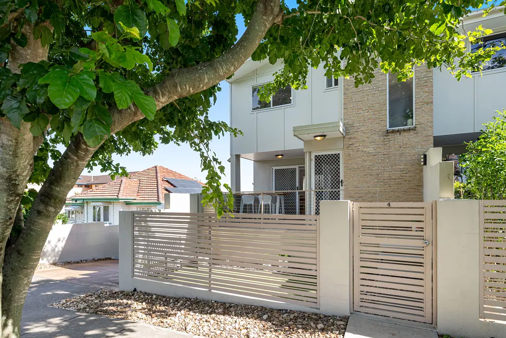 Camp Hill 2ห้องนอน AUCTION 24th JUNE - IF NOT SOLD PRIOR!