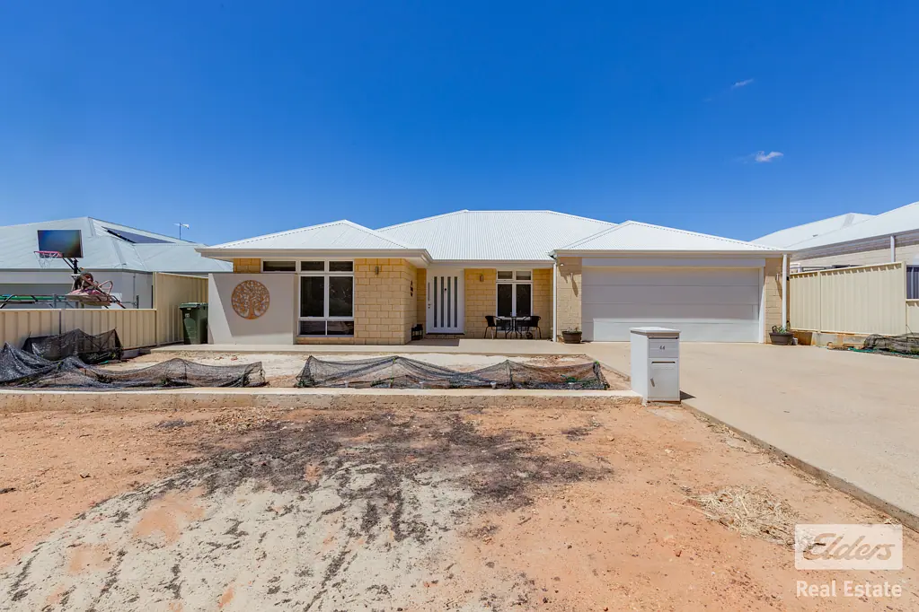 Northam 4 Bedroom Luxury Living in Northam's Premier Golf Club Estate