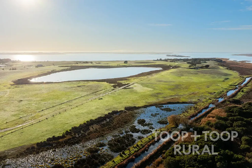 Hindmarsh Island Secluded waterfront acreage