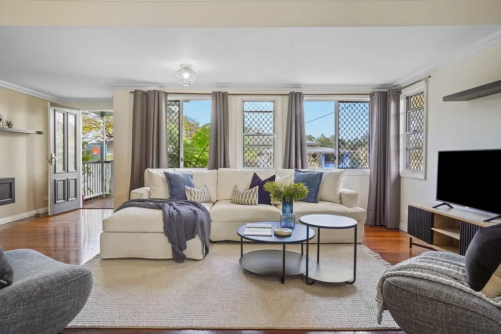 Kenmore 4 Slaapkamer Sellers Have Moved - Will Sell!
