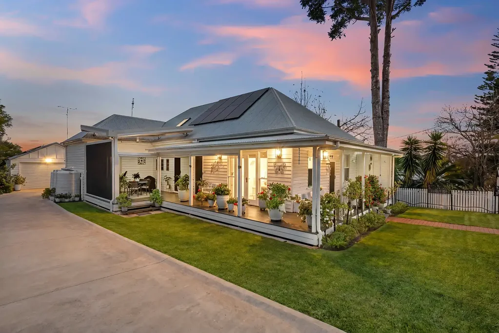 Gorgeous circa 1910's cottage - extensively renovated