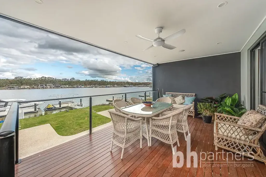 Mannum 4chambre Waterfront Living with Private Pontoon & River Access, Only 70 mins to Adelaide