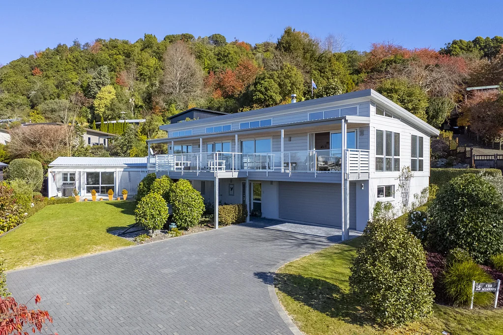Acacia Bay 2房  Fabulous Lake Views From a Fabulous Home