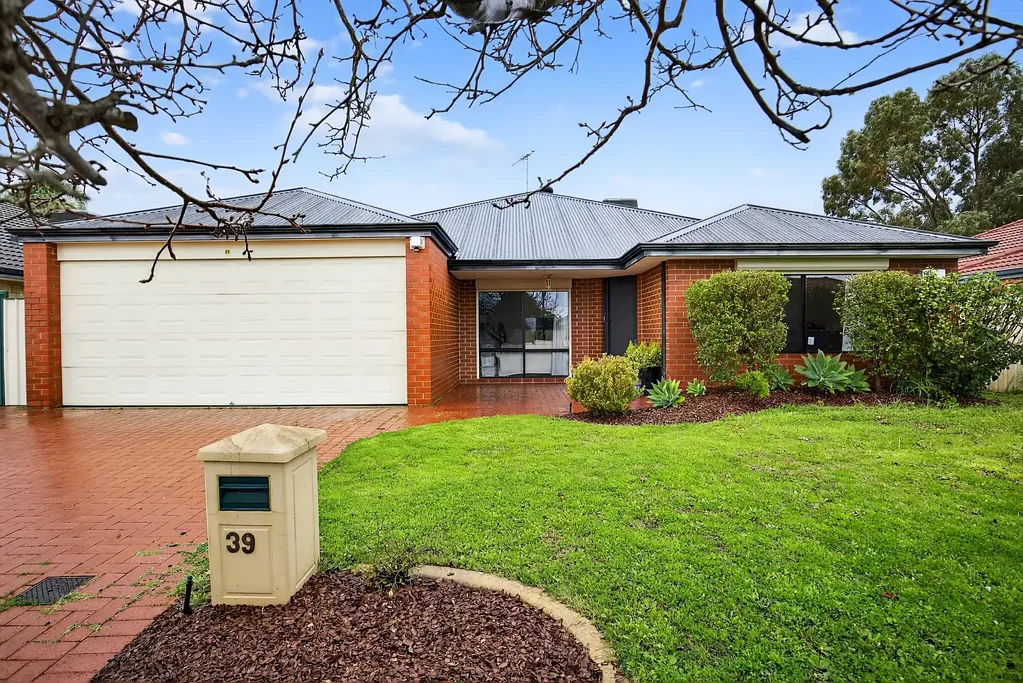 Success 4ਬੈੱਡਰੂਮ Live in this very convenient location close to Cockburn Gateway Shopping Centre