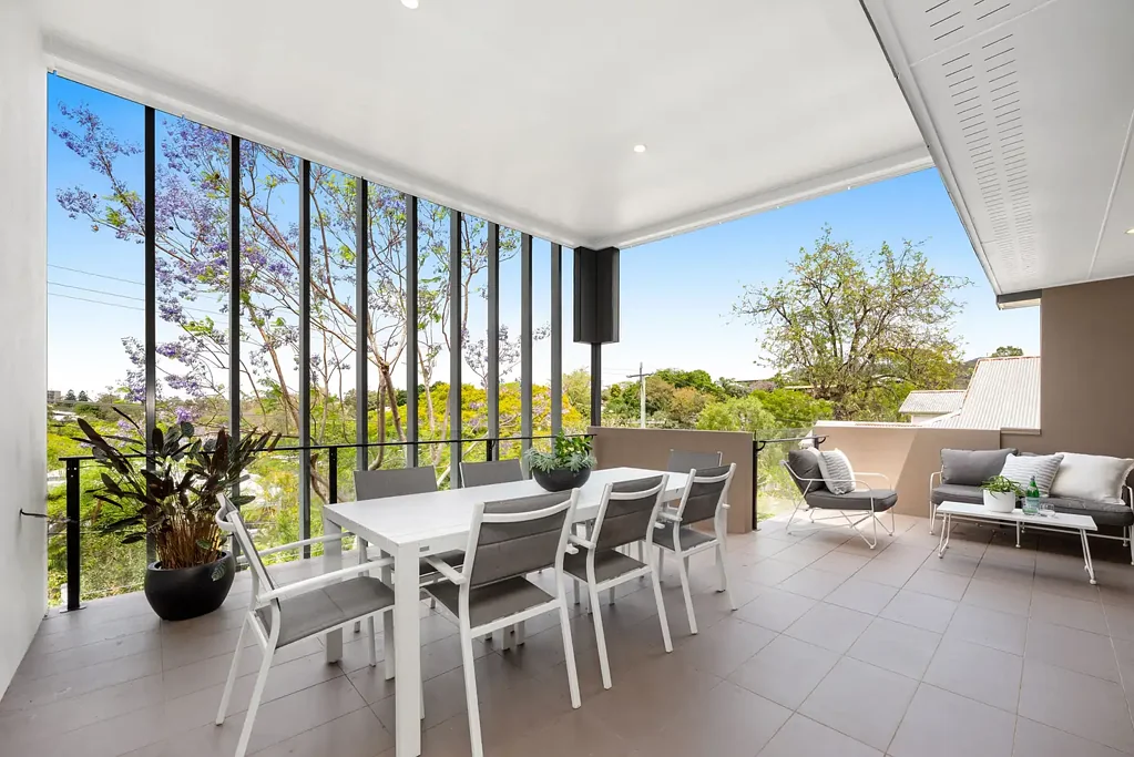 Toowong 3Zimmer Elevated Luxury and Leafy Serenity at a Desirable Toowong Address