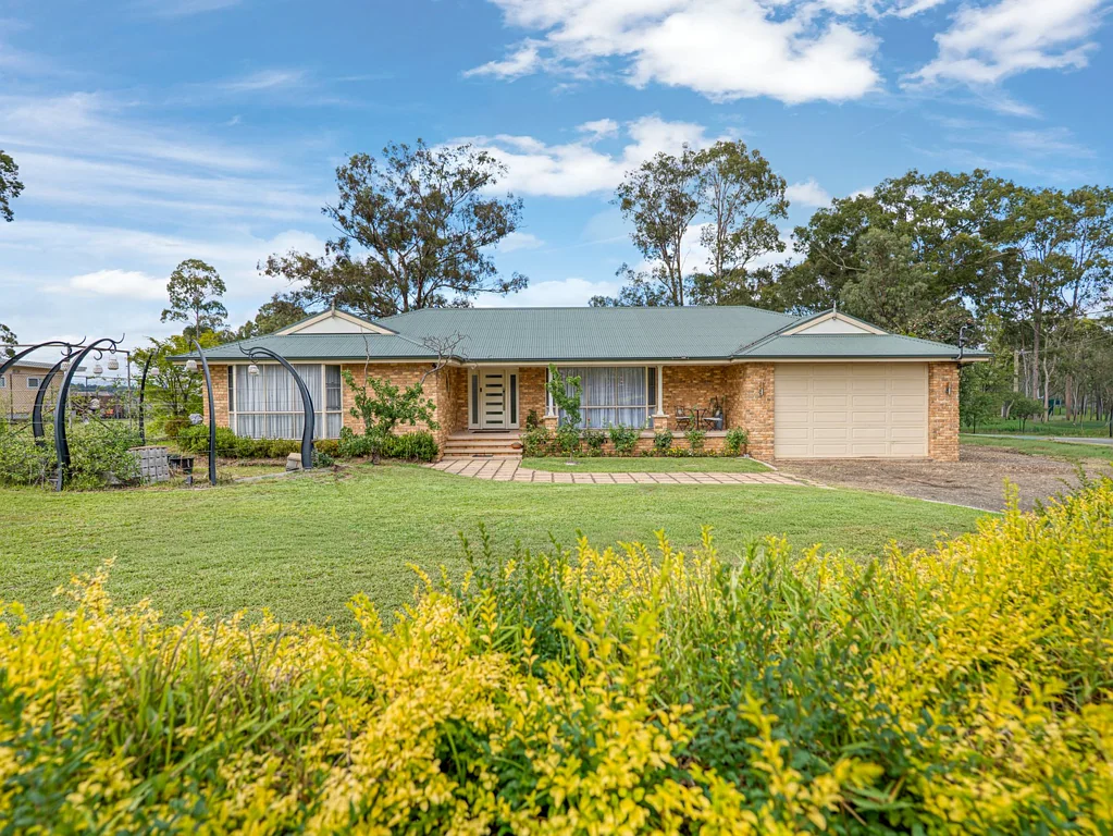Cessnock 5房  Spacious Family Living on an Expansive 2,312sqm Corner Block