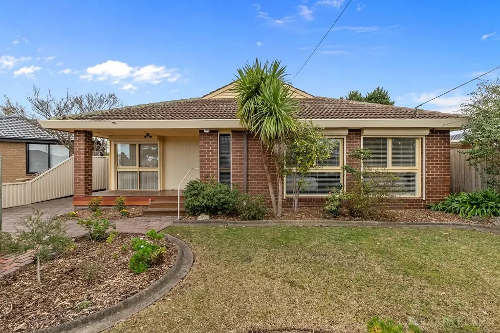 Noble Park 4 Bedroom COMFORTABLE MULTI GENERATIONAL LIVING!