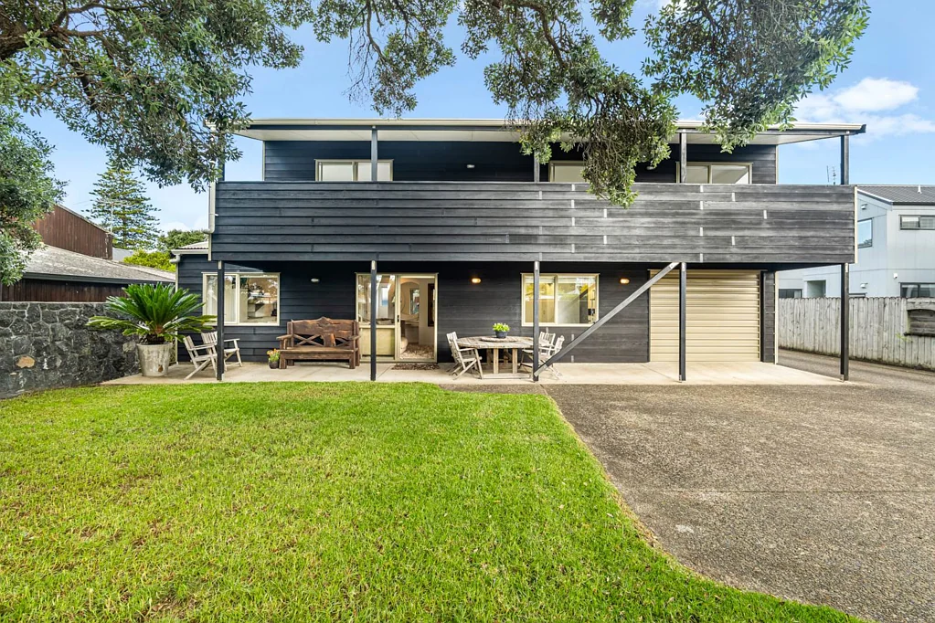 Red Beach 3房  2+1 = Separate Living! Options Aplenty