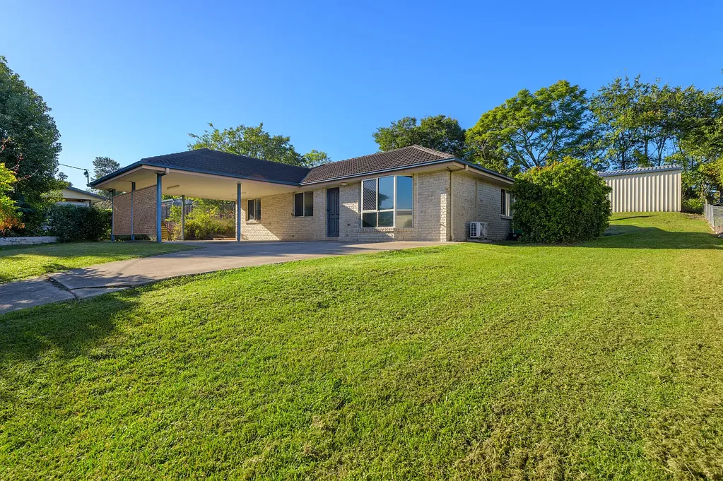 Gympie 3બેડરૂમ Solid Brick Home On Generous 1/4 Acre