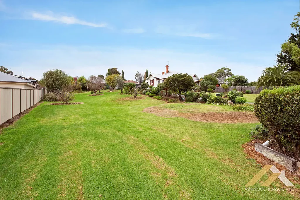 East Bairnsdale SPACIOUS ALLOTMENT CLOSE TO CBD