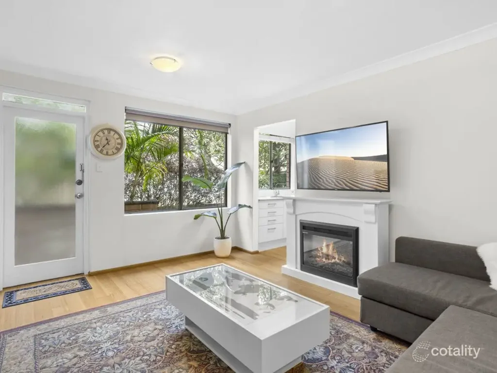 Stylish Townhouse-style Apartment Walking Distance From Narrabeen Beach

Private walkthroughs available - Contact Kai 0424709276