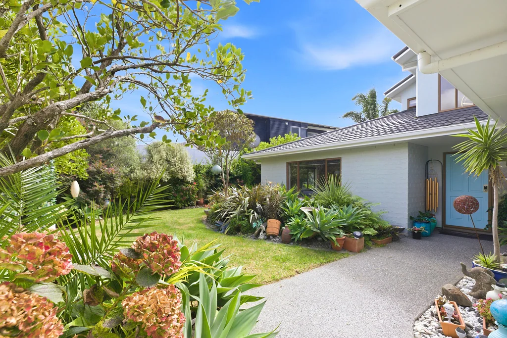 Papamoa 5房  Bespoke Coastal Living + Income Potential!