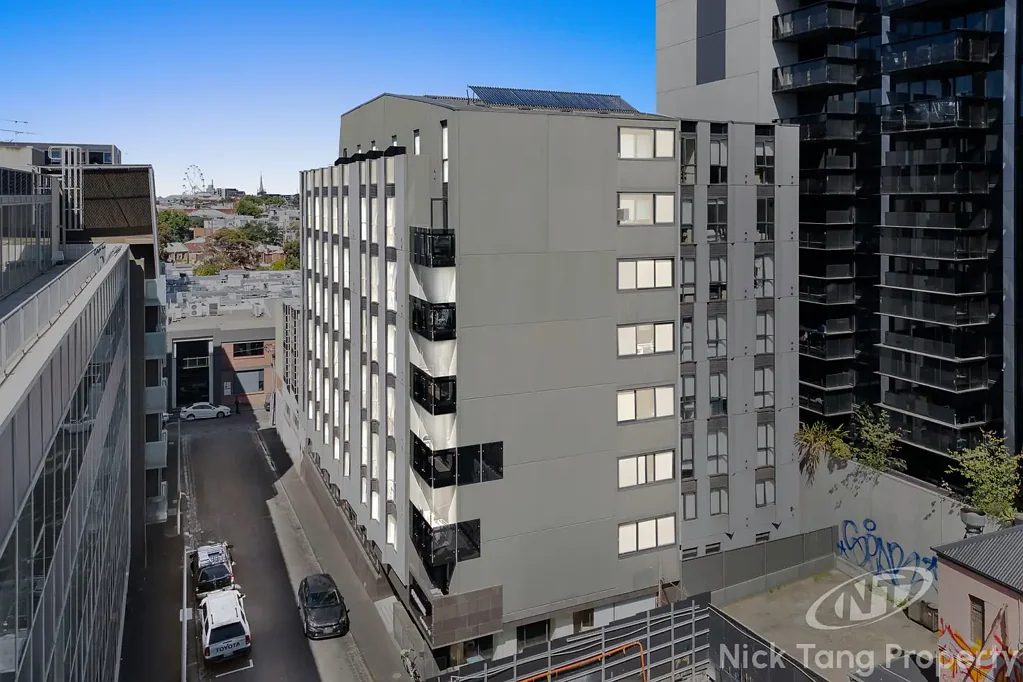 North Melbourne 1 Bedroom GREAT INVESTMENT OPPORTUNITY OR SELF-LIVING
