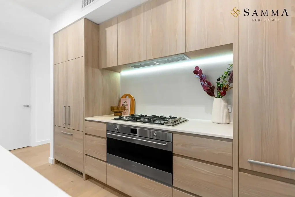 Sophisticated Townhouse Living in the Heart of Ivanhoe