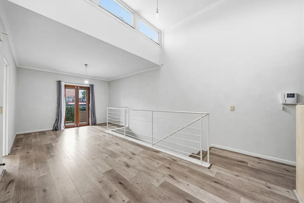 Split-Level, Modern Apartment With Parking