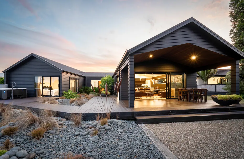 Cambridge Serenity, Style and Spectacular Lake Views
