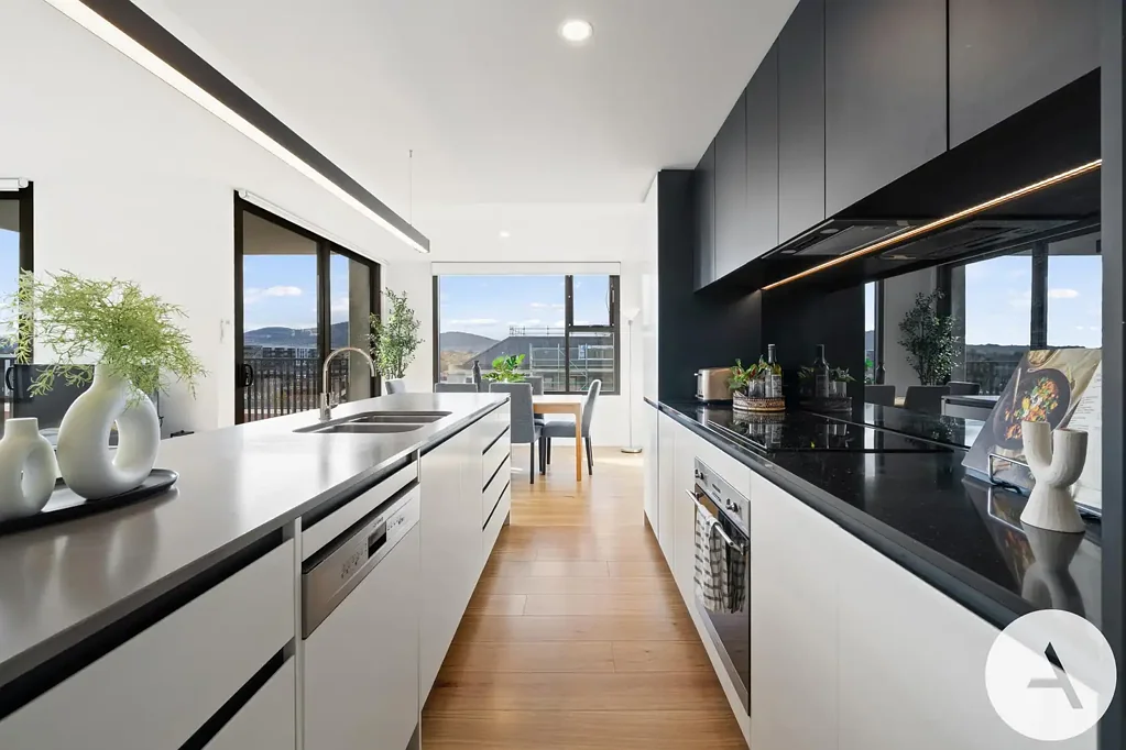 Dickson 3Kwarto North-East Facing, Elevated Living, Beautiful Views, Space and a Lockable Basement Garage - Move-in Ready!