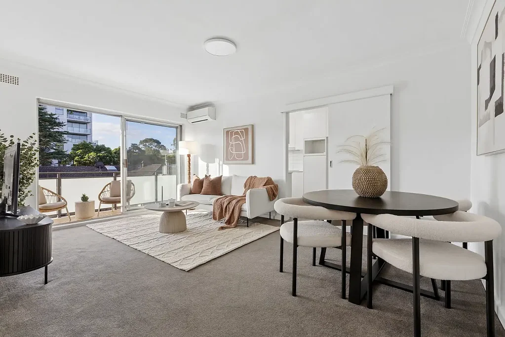 PEACEFUL & SPACIOUS RENOVATED APARTMENT IN A CONVENIENT LOCATION