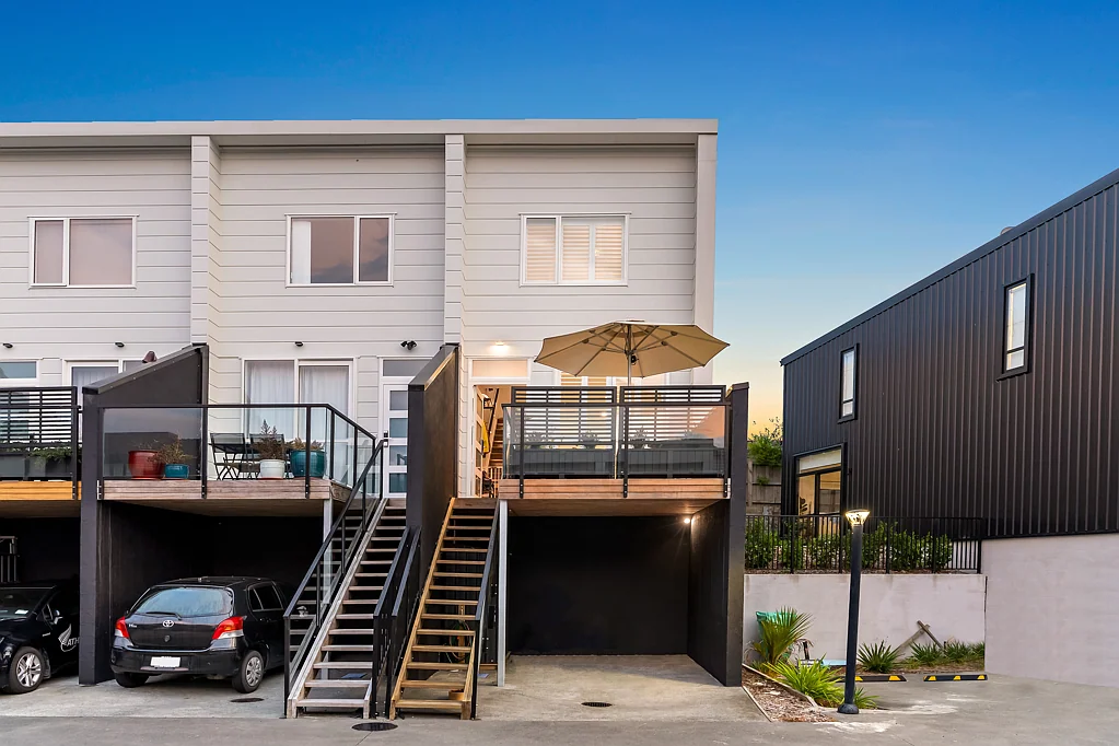 Avondale 2 Bedroom Entry level to Tamora Lane