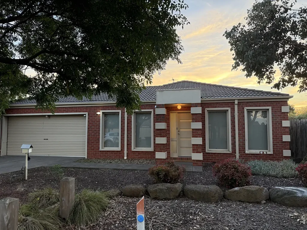 Superb 4Br Home in Melton South!