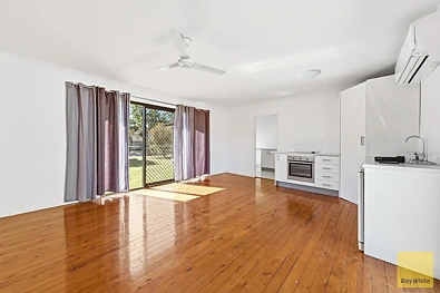 ਰਹਿਣ ਵਾਲਾ ਕਮਰਾ - 4 Racecourse Road, Emerald, QLD 4720