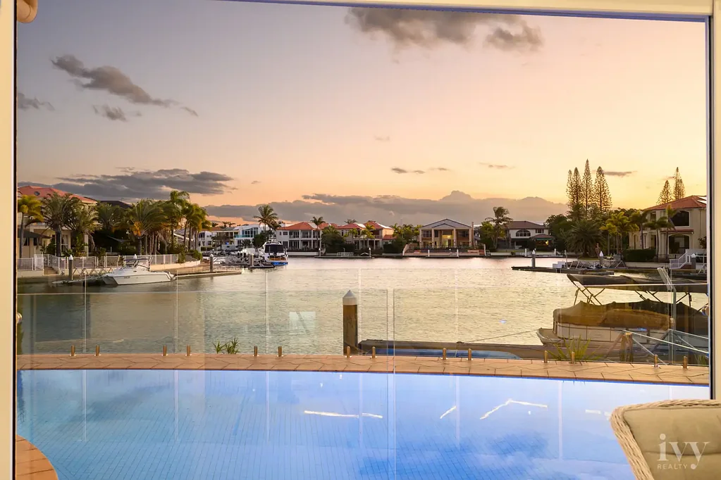 Paradise Point 4غرفة نوم Sophisticated Waterfront Sanctuary with Stunning Canal & Parkland Views