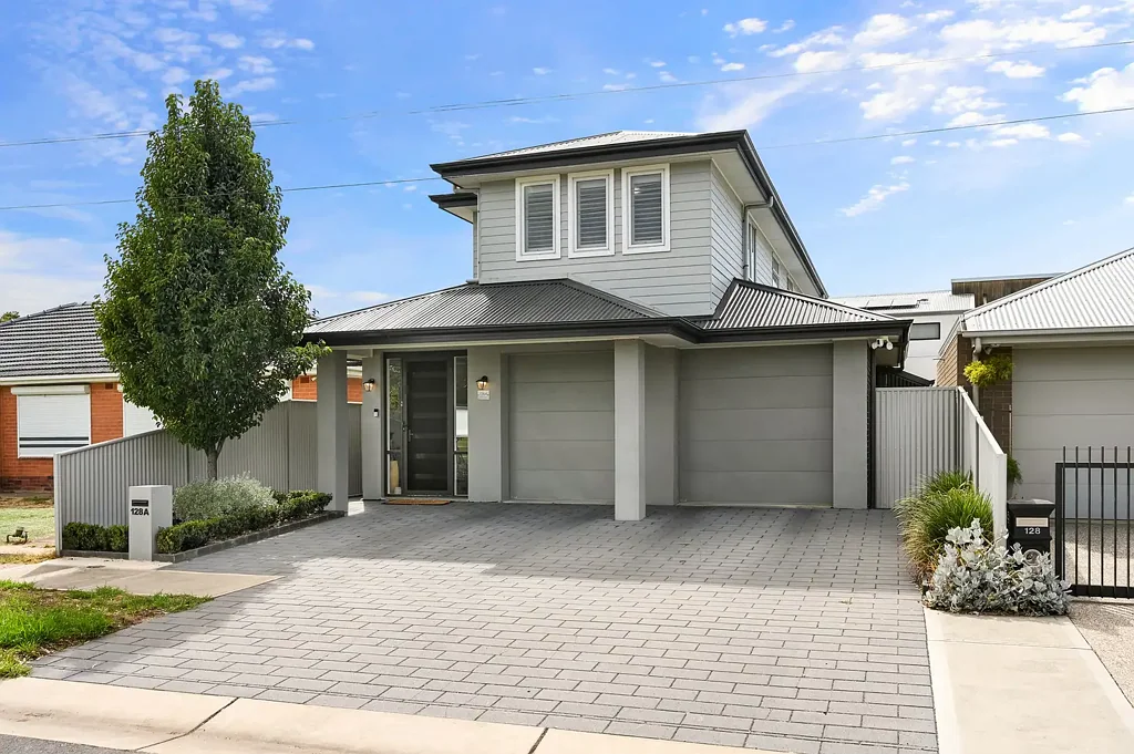 Semaphore South 3房  Family living in sought-after coastal location.....Priced To Sell!