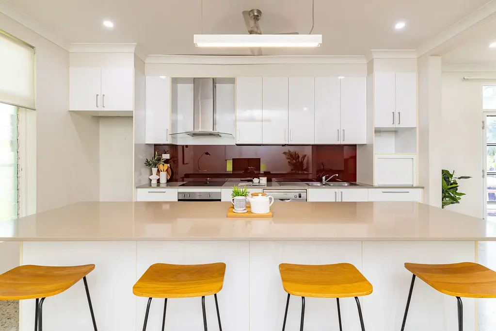 Stuart Park 3ห้องนอน SPACIOUS, SOLID + FULLY RENOVATED