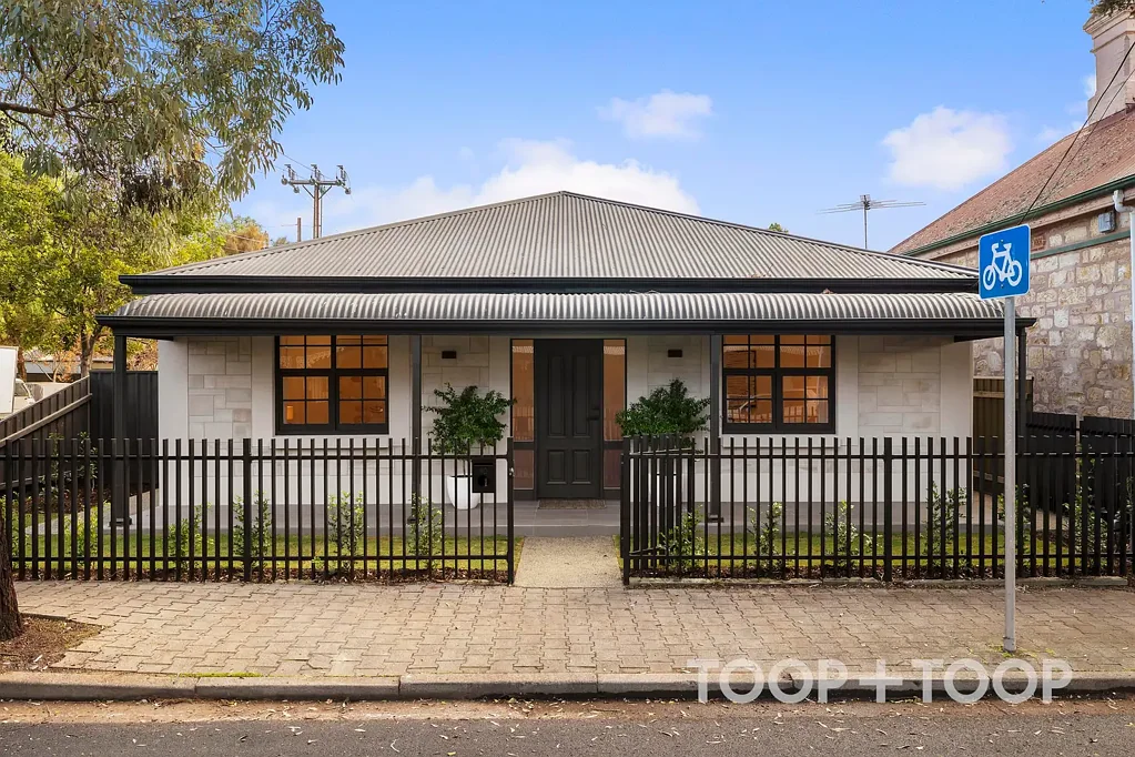 Parkside 3ਬੈੱਡਰੂਮ STYLISH, LOW-MAINTENANCE LIVING ON A PRIME CORNER ALLOTMENT