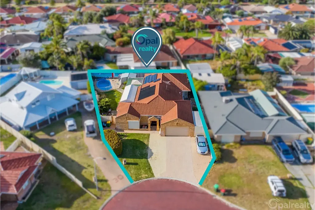 Port Kennedy 4ห้องนอน Timeless family home on big block with pool, patio & parking for boats