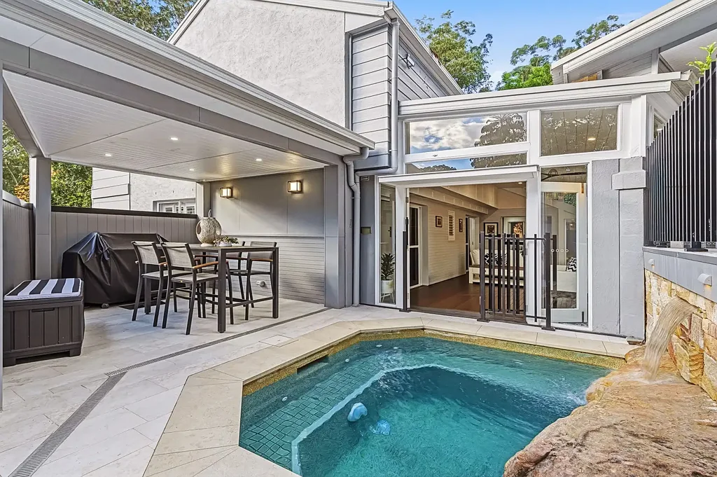 West Pennant Hills 5房 《终极家庭度假 | 空间，宁静和度假村式生活》 The Ultimate Family Escape | Space, Serenity and Resort Style Living