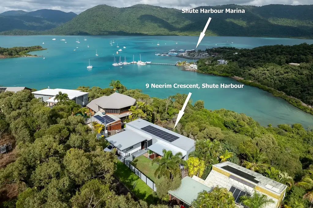 Shute Harbour 3 Bedroom Creative Coastal Hideaway with Ocean Views from Every Room