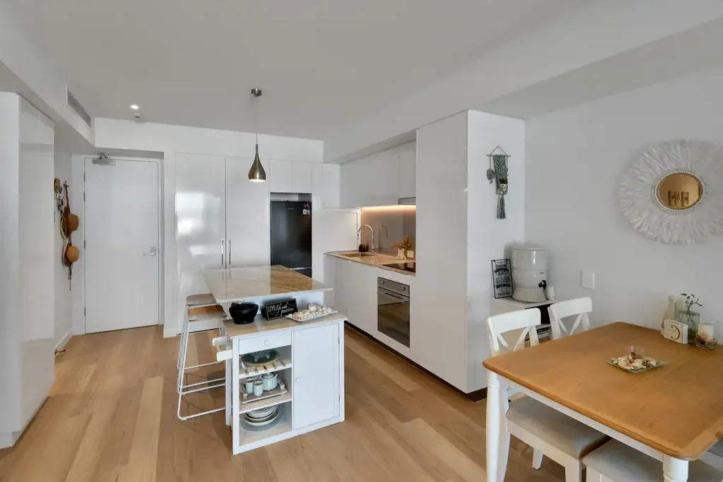 Bokarina 2房  Modern Beachside Elegance — Luxury Living Steps from the Sand