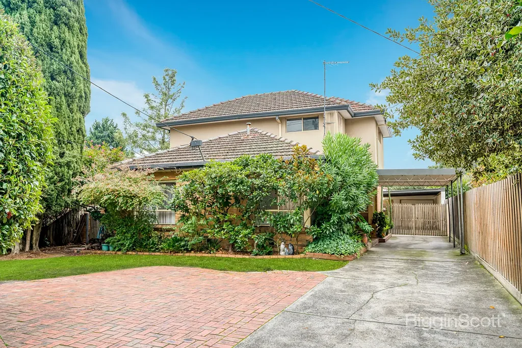 Glen Waverley 4 Bedroom Much Loved Family Residence In The Glen Waverley Secondary College Zone