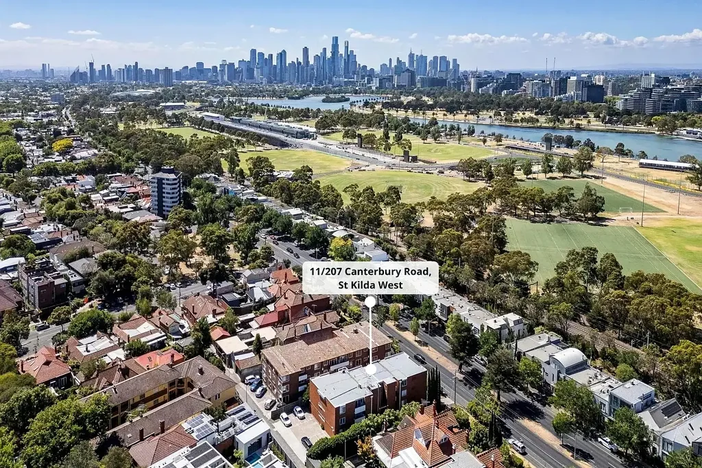 St Kilda West 2ਬੈੱਡਰੂਮ Lifestyle, security and convenience.