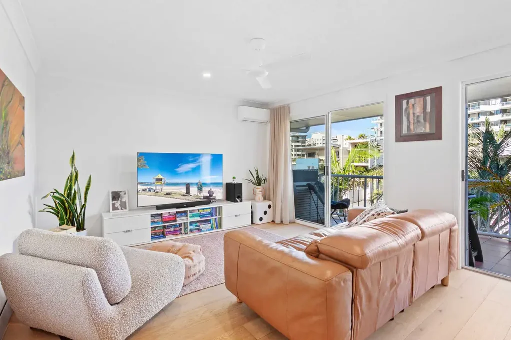 Stunning Top Floor Apartment