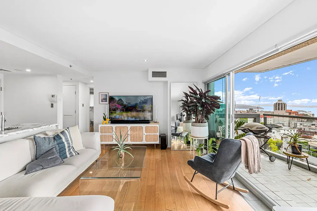 Potts Point 1房 度假村风格 Zenith公寓 The Heads全景海港 精致SMEG厨房 宠物友好温水泳池 礼宾服务 Wrap Around Views & Parking in Tightly Held Zenith