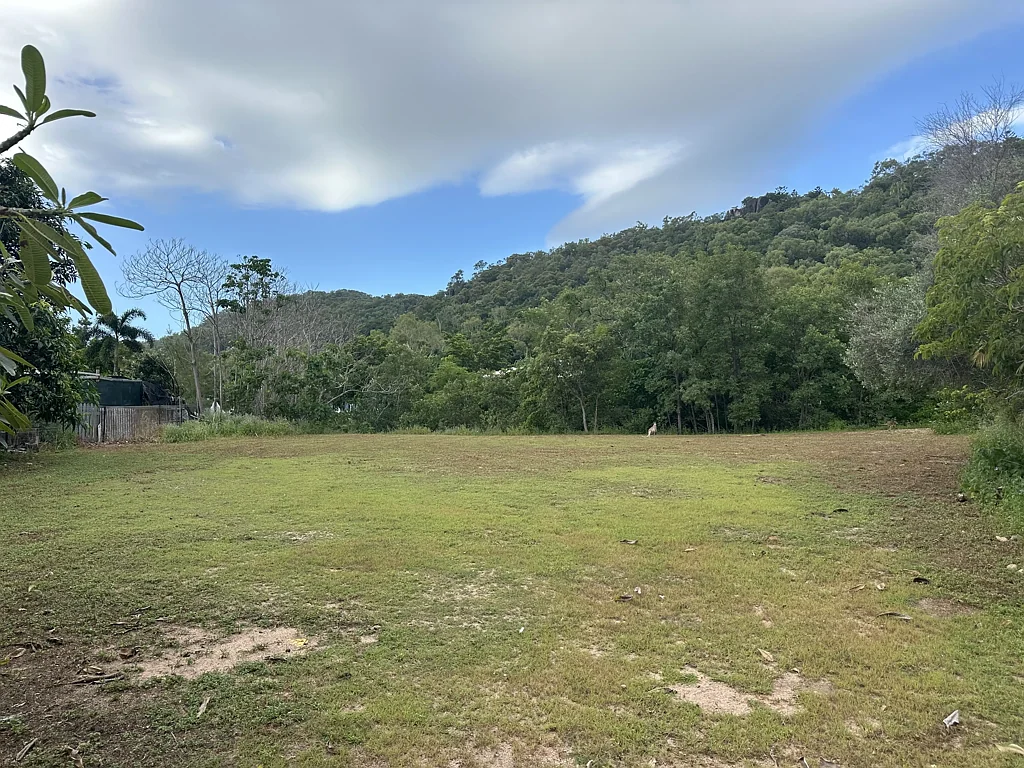 Horseshoe Bay 853m2 in quiet court location