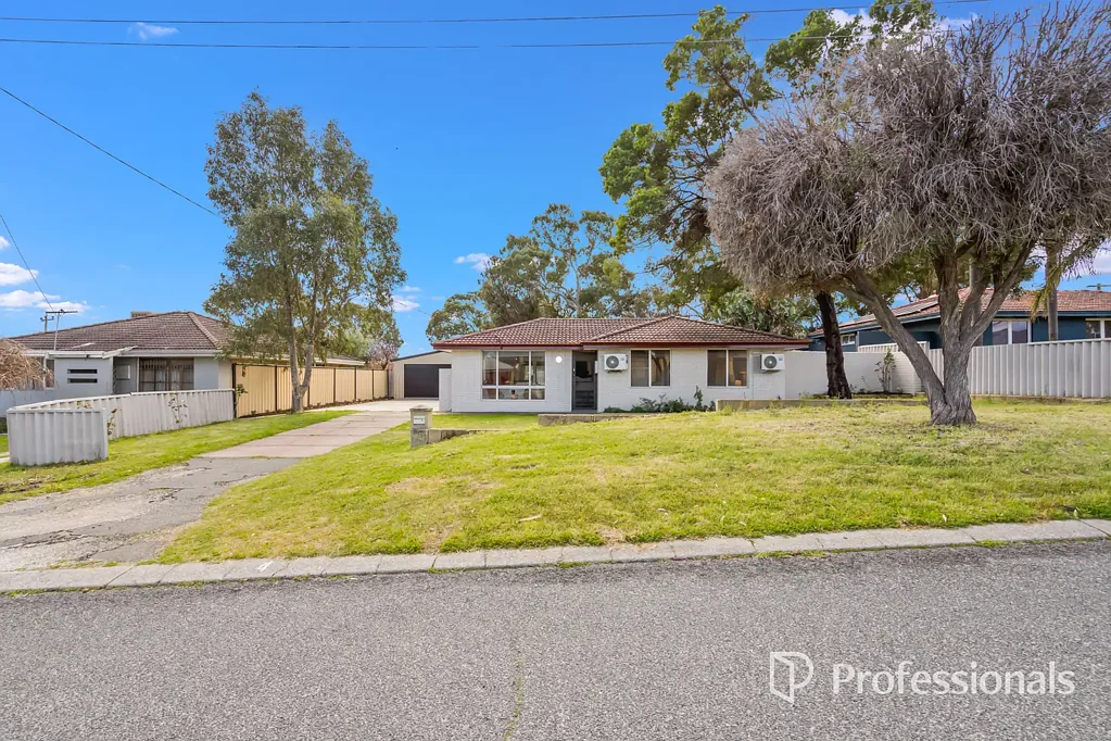 4 Ferrara Way, Girrawheen, WA 6064