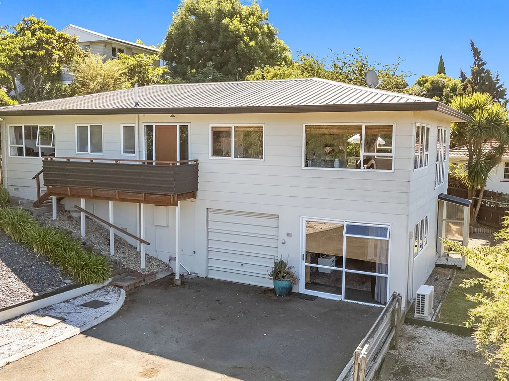 Enner Glynn 3Phòng ngủ A Versatile Family Home with Outlook and Options