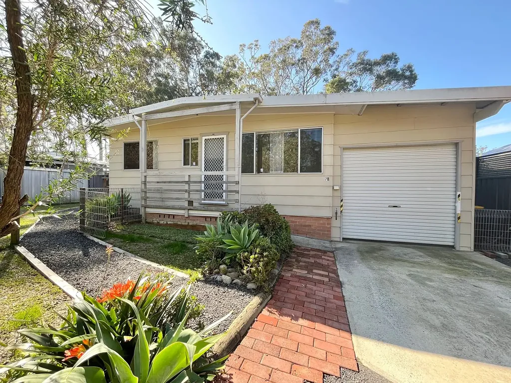 Sunny 3 Bedroom Cottage with Bushland Outlook