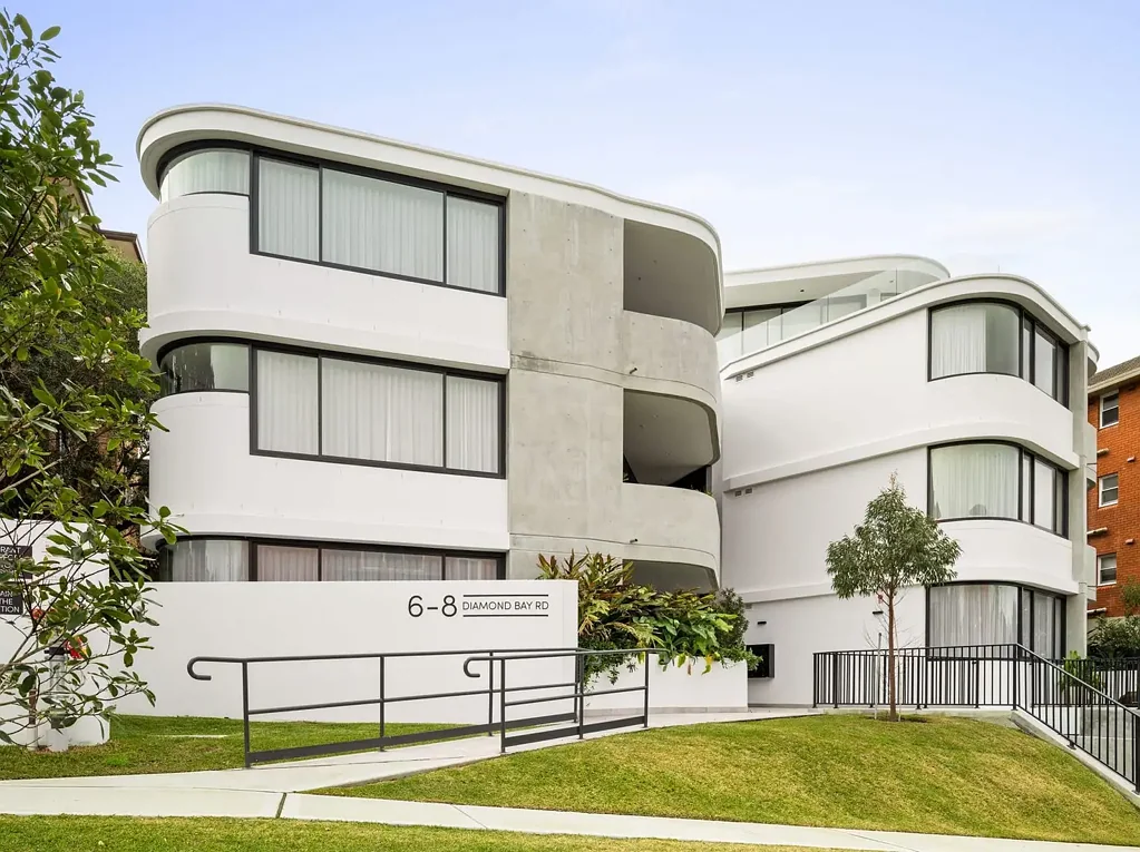 Vaucluse 2房 时尚装修 宽敞空间 私人阳台 燃气厨房 嵌入电器 主卧独卫 全浴缸 中央空调 低维护生活 Modern Apartment Living in a Boutique Coastal Setting