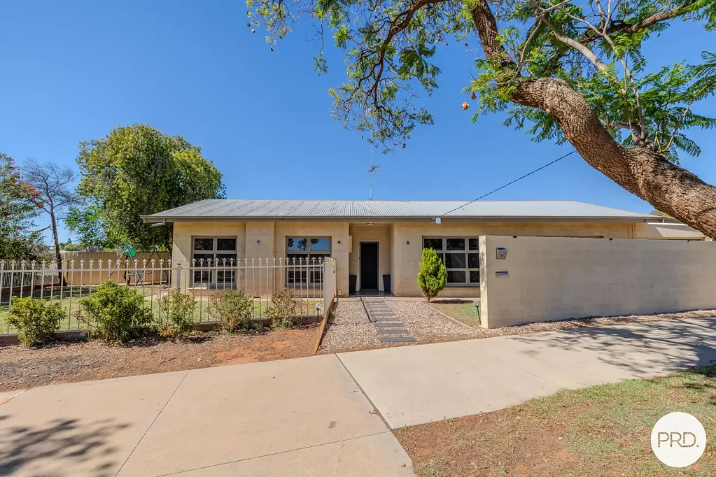 Red Cliffs 4બેડરૂમ A Versatile Opportunity for Homeowners and Investors Alike