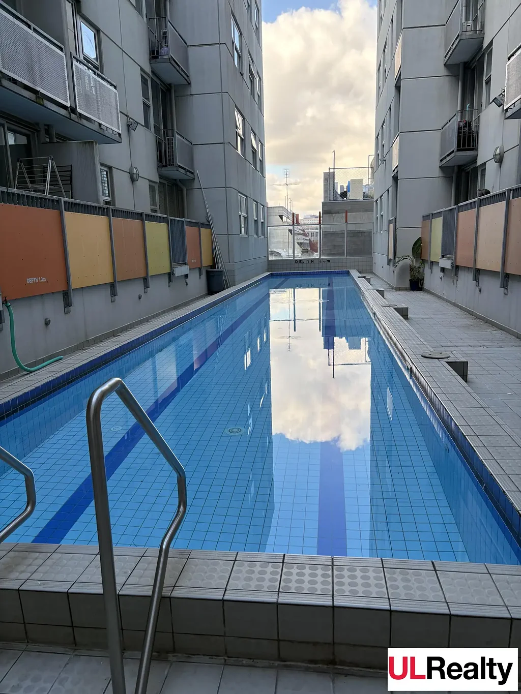 Carlton 1कमरा Tidy studio investment $150-165,000