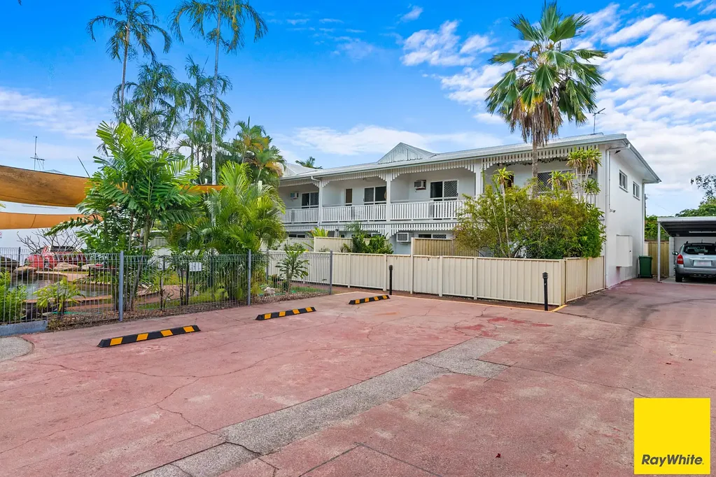 Holloways Beach 2 Bedroom Low-Maintenance Townhouse Just Moments from the Beach