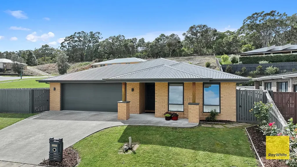 Foster 3 Bedroom Luxury family home close to it all