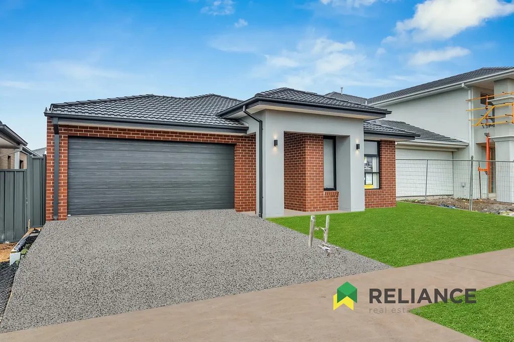 4-Bedroom house in the heart of Werribee Cornerstone Estate.